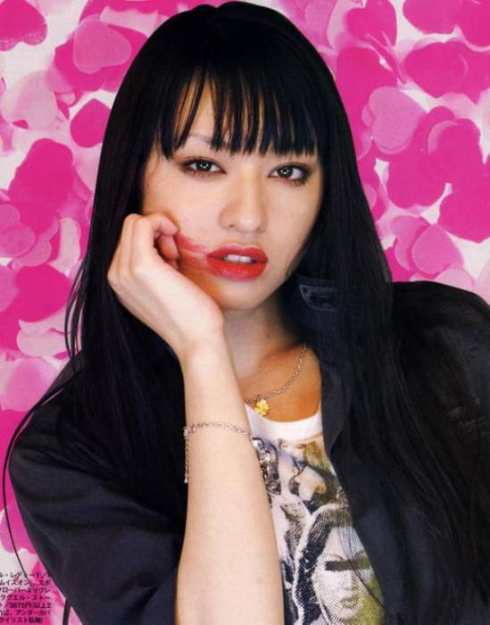 chiboard-b7t25632-20080320_Chiaki_Kuriyama_fashion_01_upby-ornel.jpg