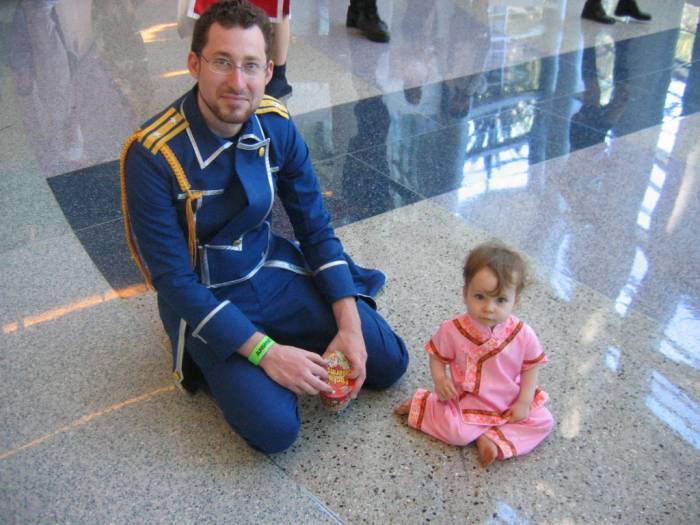 chiboard-b8t26270-20080410_Maes_Hughes_Cosplay_by_Knightfourteen_upby-Selene.jpg