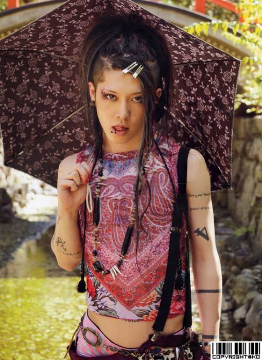 chiboard-b8t27140-20080429_miyavi01_upby-Naoya.jpg