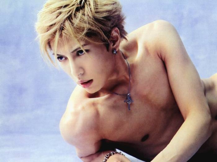 chiboard-b8t27625-20080513_gackt2021qy3_upby-Naoya.jpg