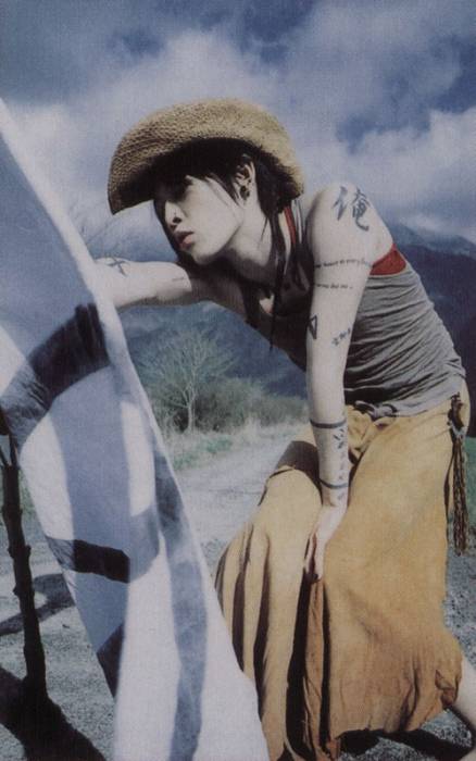 chiboard-b8t28815-20080604_miyavi_1292_upby-Naoya.jpg
