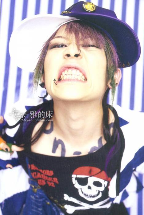 chiboard-b8t33395-20080901_miyavi151ai2_upby-Rain.jpg