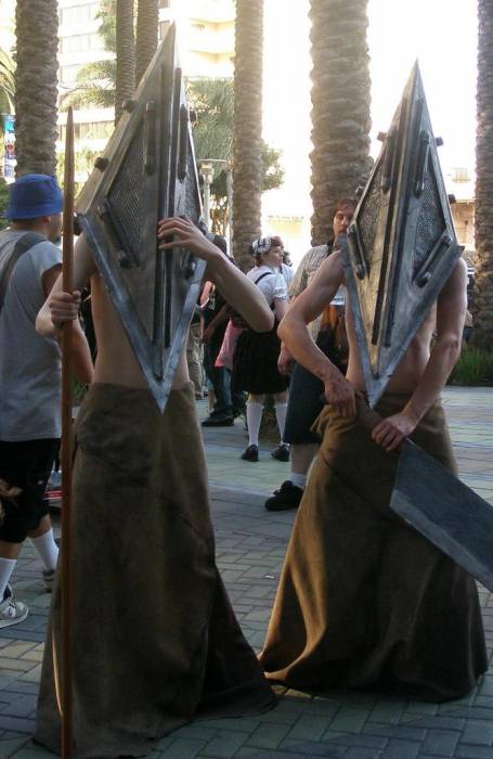 chiboard-b8t46132-20091214_pyramid-head_upby-rena.jpg