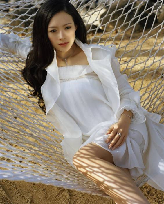 chiboard-b7t52716-20101002_Zhang_Ziyi_38_upby-Toboe.jpg